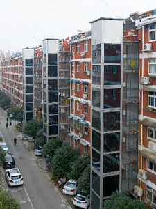 凤凰花园住宅楼电梯改造加装